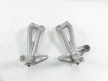 Load image into Gallery viewer, 2007 Yamaha FZ1 Fazer Rear Passenger Footpeg Foot Peg Set 2D1-2742L-00-00 | Mototech271