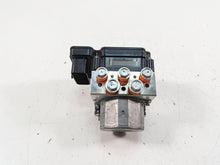 Load image into Gallery viewer, 2015 Harley Touring FLHXS Street Glide Abs Brake Pump Module 41100013A | Mototech271