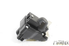 Load image into Gallery viewer, 2016 Yamaha R1 YZFR1 S Exhaust Valve Actuator Servo Motor 2CR-85820-00-00 | Mototech271