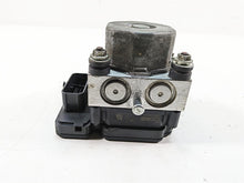 Load image into Gallery viewer, 2018 Harley Touring FLHXSE CVO Street Glide Abs Brake Pump Module 41100061B | Mototech271