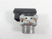 Load image into Gallery viewer, 2021 Harley Softail FLSB Sport Glide Abs Brake Pump Pressure Module 41100044C | Mototech271