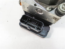 Load image into Gallery viewer, 2018 Harley Touring FLHXSE CVO Street Glide Abs Brake Pump Module 41100061B | Mototech271