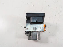 Load image into Gallery viewer, 2015 Harley Touring FLHXS Street Glide Abs Brake Pump Module 41100013A | Mototech271