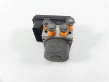 Load image into Gallery viewer, 2019 Harley Softail FLSB Sport Glide Abs Brake Pump Unit Module 41100043C