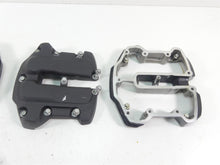 Load image into Gallery viewer, 2021 Harley Softail FXBBS Street Bob Cylinder Head Valve Cover Set 25700697