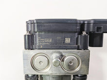 Load image into Gallery viewer, 2016 Harley Touring FLHR Road King Abs Brake Pump Module Unit 41100013A