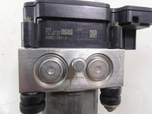 Load image into Gallery viewer, 2014 Harley Touring FLHX Street Glide Bosch Abs Brake Pump Module 41100013A