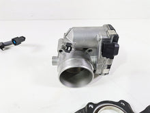 Load image into Gallery viewer, 2017 Indian Chieftain Limited Throttle Body & Intake Manifold 5138214 1204685