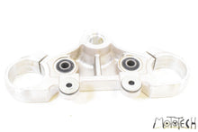 Load image into Gallery viewer, 2001 Suzuki VZ800 Marauder Upper Triple Tree 51311-48E00 | Mototech271