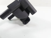 Load image into Gallery viewer, 2008 Harley Softail FLSTSB Cross Bones Delphi Ignition Coil & Cover 31696-07A