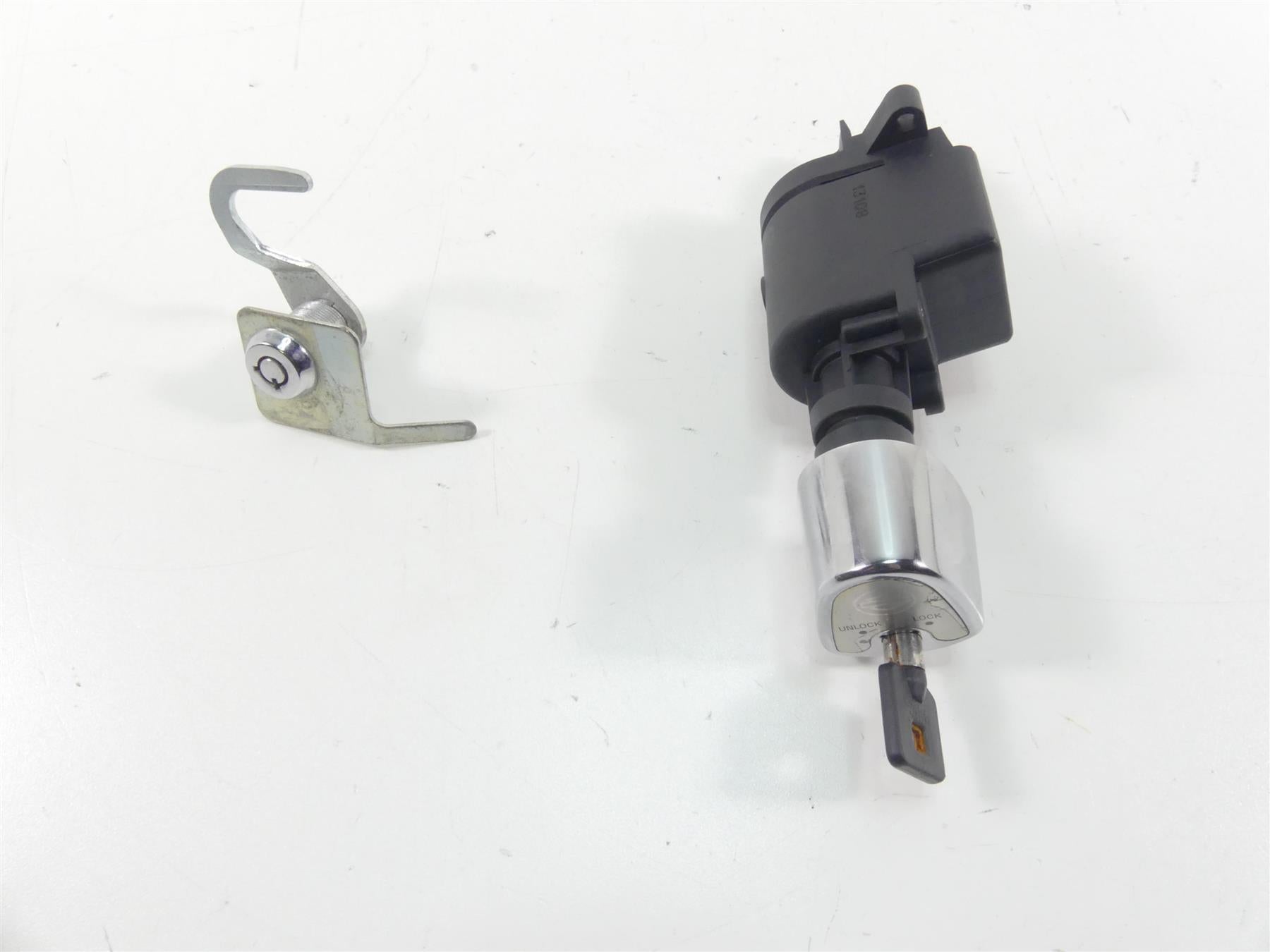 とっち13① 2013 Harley Touring FLHTP Electra Glide Ignition Switch Key