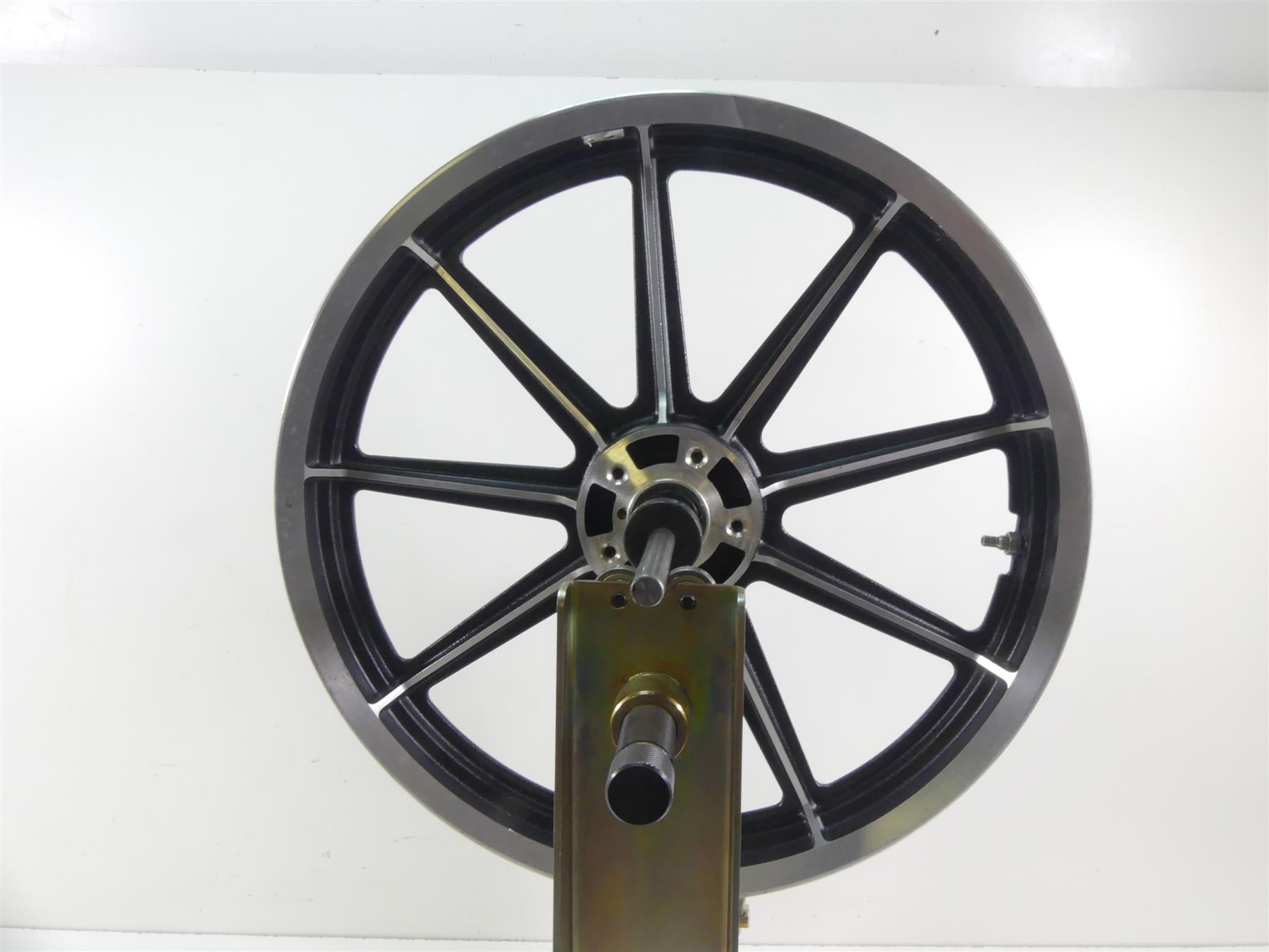 9キャスト　AMF ショベル ローライダー　19x2.15 43499-78 Harley-Davidson AMF 9 Spoke 19X2.15 Dual Disc Front Wheel