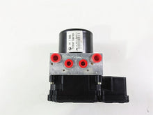 Load image into Gallery viewer, 2010 BMW R1200RT K26 Abs Brake Pump Unit Module 34517715109 7715107 | Mototech271