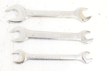 Load image into Gallery viewer, 2000 Kawasaki VN1500 Vulcan Classic Tool Box Housing w Tools 32098-1109 | Mototech271