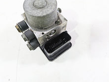 Load image into Gallery viewer, 2018 Harley Softail FXFBS Fat Bob Abs Brake Pump Unit Module 41100043C | Mototech271