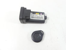 Load image into Gallery viewer, 2006 Harley Touring FLHTCUI Electra Glide Tssm Turn Signal Module Fob 68922-00 | Mototech271