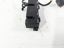 Load image into Gallery viewer, 2004 Harley Softail FLSTF Fat Boy Instrument Indicator Lights 68113-99C | Mototech271