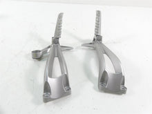Load image into Gallery viewer, 2007 Yamaha FZ1 Fazer Rear Passenger Footpeg Foot Peg Set 2D1-2742L-00-00 | Mototech271