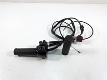 Load image into Gallery viewer, 2006 Harley Touring FLHTCUI Electra Glide Right Hand Control Switch 71684-06A | Mototech271