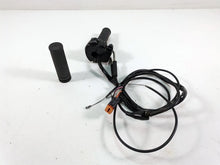 Load image into Gallery viewer, 2006 Harley Touring FLHTCUI Electra Glide Right Hand Control Switch 71684-06A | Mototech271