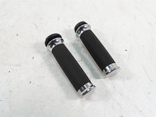 Load image into Gallery viewer, 2010 Harley Touring FLHTCU Electra Glide Nice Avon Hand Grip Set CC-85-CH-FLY | Mototech271
