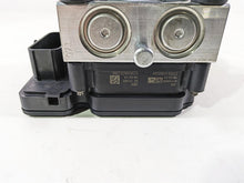 Load image into Gallery viewer, 2020 Harley Touring FLHT Electra Glide Abs Brake Pump Module 41100104C | Mototech271