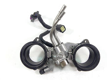 Load image into Gallery viewer, 2013 Harley VRSCF Muscle Vrod Fuel Gas Petrol Injectors Set 27662-01B 27665-01A