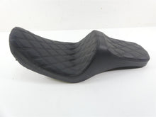 Load image into Gallery viewer, 1999 Harley Dyna FXDS Convertible Drag Specialties Predator 3 Dual Seat 08030652