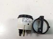 Load image into Gallery viewer, 2006 Harley Touring FLHTCUI Electra Glide Oil Pressure Gauge 75032-99B