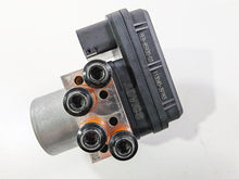 Load image into Gallery viewer, 2025 Yamaha YZF R7 Abs Brake Pump Control Module 2K BEB-85930-07-00 BEB-85930-03