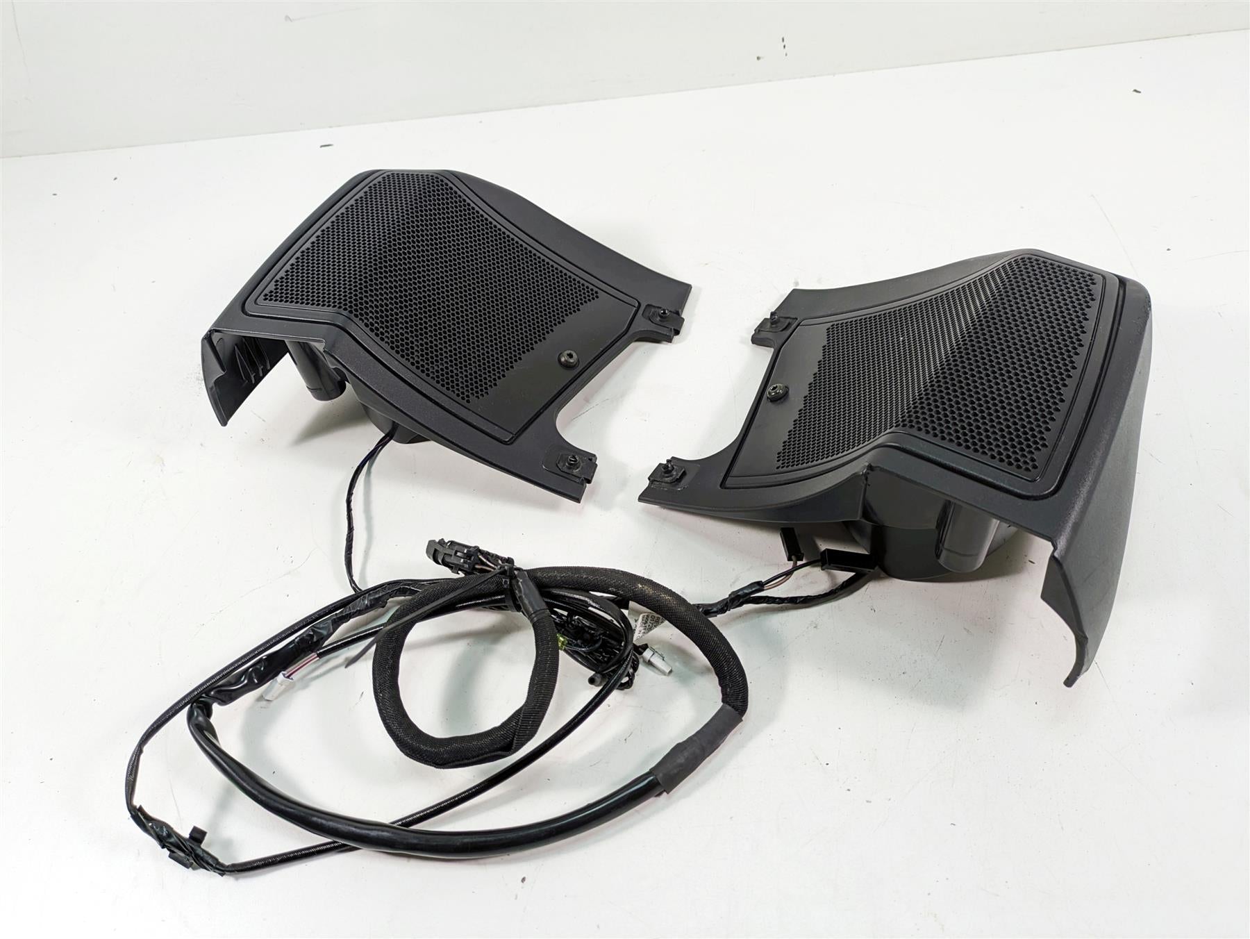 2011 Victory Cross Country Trunk Speaker & Cover Set 5438425
