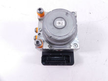 Load image into Gallery viewer, 2014 BMW R1200 RT RTW K52 Abs Breake Pump Module 8536819