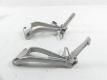 Load image into Gallery viewer, 2007 Yamaha FZ1 Fazer Rear Passenger Footpeg Foot Peg Set 2D1-2742L-00-00 | Mototech271