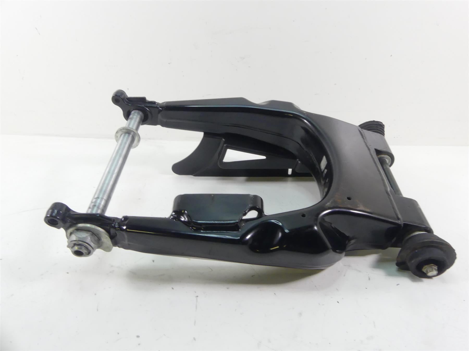 2014 Harley Touring FLHTK Electra Glide Rear Swingarm + Axle Set