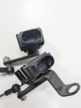 Load image into Gallery viewer, 2016 BMW R1200RT RT RTW K52 Bike Height Level Sensor Set 37146860843 37146870000