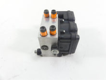 Load image into Gallery viewer, 2009 Harley FLHTCU SE4 CVO E-Glide Abs Brake Pump Pressure Module Unit 40601-08A | Mototech271
