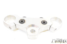 Load image into Gallery viewer, 2001 Suzuki VZ800 Marauder Upper Triple Tree 51311-48E00 | Mototech271