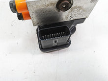 Load image into Gallery viewer, 2008 Harley FLHTCU Electra Glide Abs Brake Pump Unit Module 40688-08 40601-08 | Mototech271