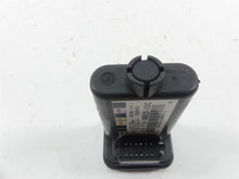 Load image into Gallery viewer, 2005 Harley Touring CVO FLHTC SE Electra Glide  Tsm Turn Signal Module 68922-00 | Mototech271
