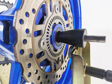 Load image into Gallery viewer, 2020 Kawasaki Z900 ZR900 Nice Straight 17x5.5 Rear Wheel Rim Blue 41073-0713-60J