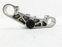 Load image into Gallery viewer, 2002 Yamaha FZ1 FZS1000 Fazer Lower Triple Tree Steering Clamp 5LV-23340-00-00 | Mototech271