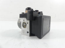 Load image into Gallery viewer, 2017 Triumph Thruxton 1200R Abs Brake Pump Module Unit T2021931 | Mototech271
