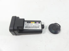 Load image into Gallery viewer, 2004 Harley FLHTC SE CVO Electra Glide Tssm Turn Signal Security Fob 68922-00 | Mototech271