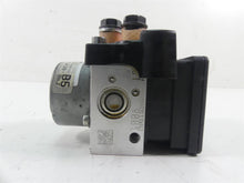 Load image into Gallery viewer, 2017 Triumph Thruxton 1200R Abs Brake Pump Module Unit T2021931 | Mototech271