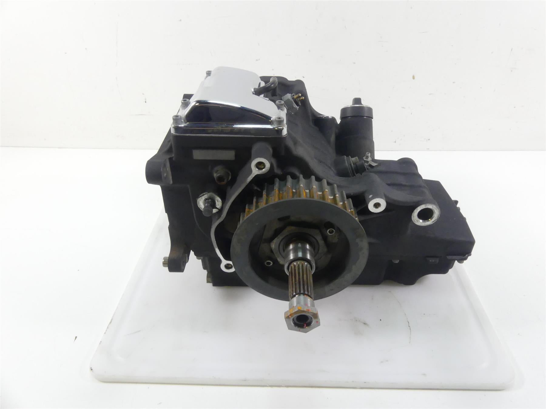 Used motorcycle engine gearbox with visible gears and shaft on white background, available at Mototech271