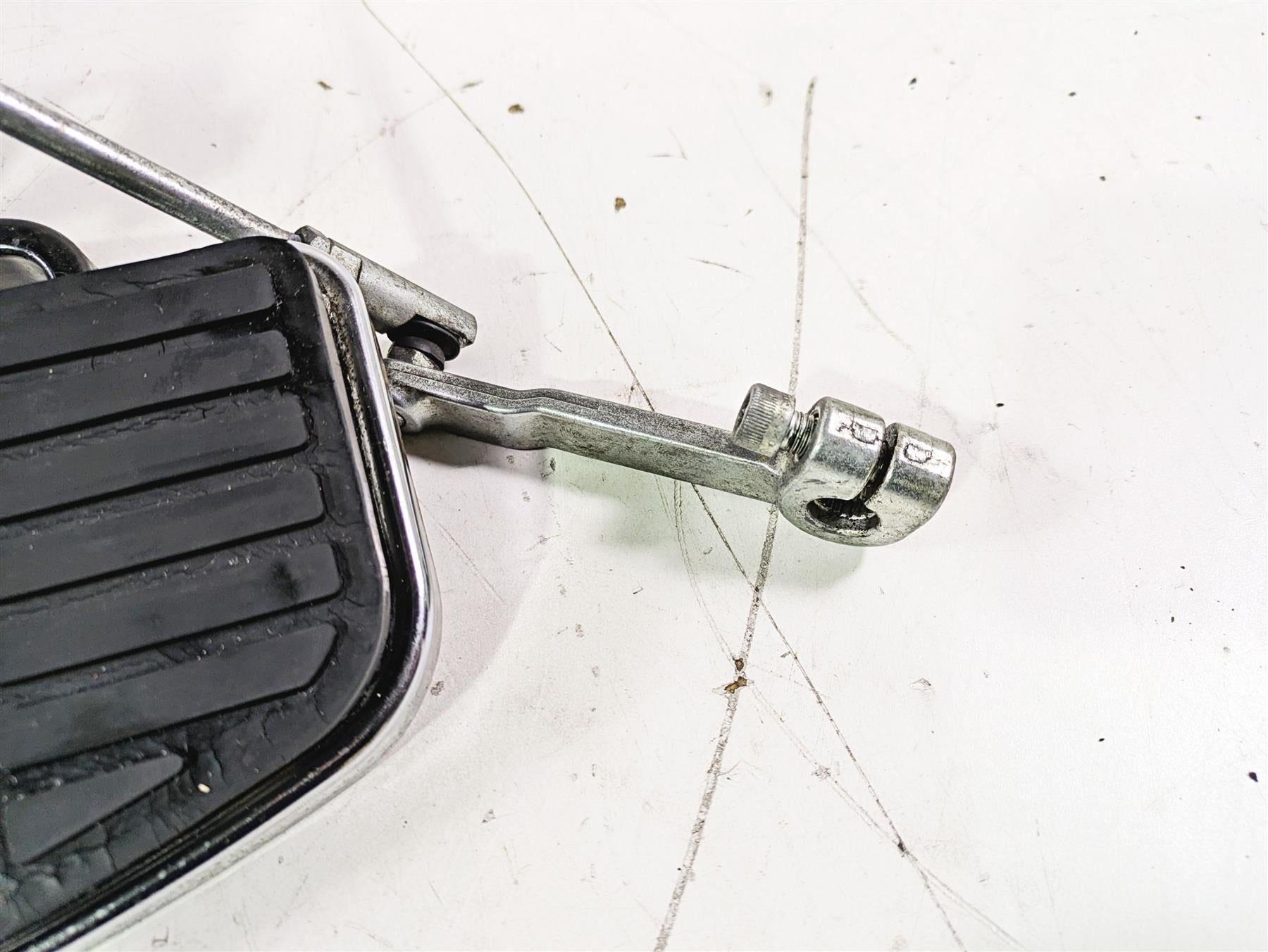 2005 Harley Softail FLSTSCI Heritage Springer Left Floorboard + Shifter 33630-00 {{ shop.shopifyCountryName }} - Mototech271