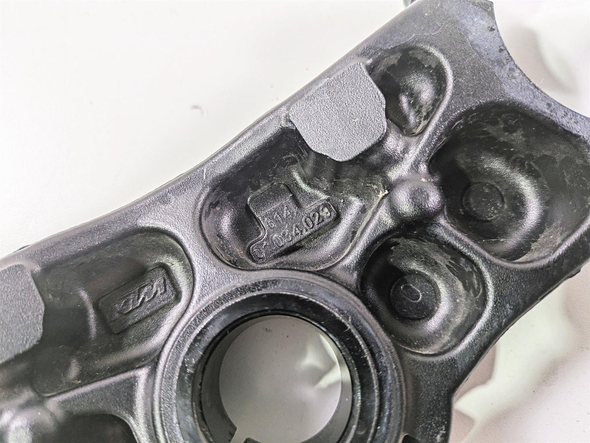 2017 KTM 1290 Super Duke GT Upper Triple Tree Steering Clamp 6140103402933S {{ shop.shopifyCountryName }} - Mototech271