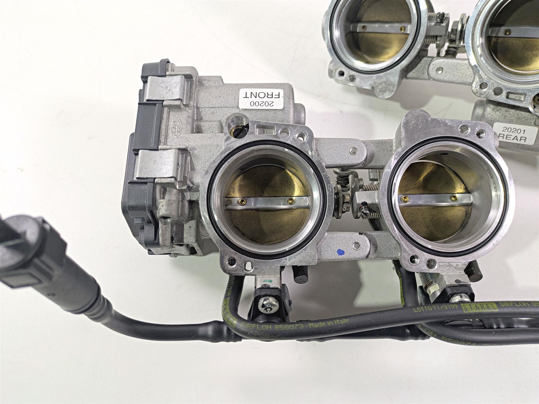 2017 Aprilia RSV 1100 Tuono V4 Factory Front Rear Throttle Bodies 857303 857304 {{ shop.shopifyCountryName }} - Mototech271