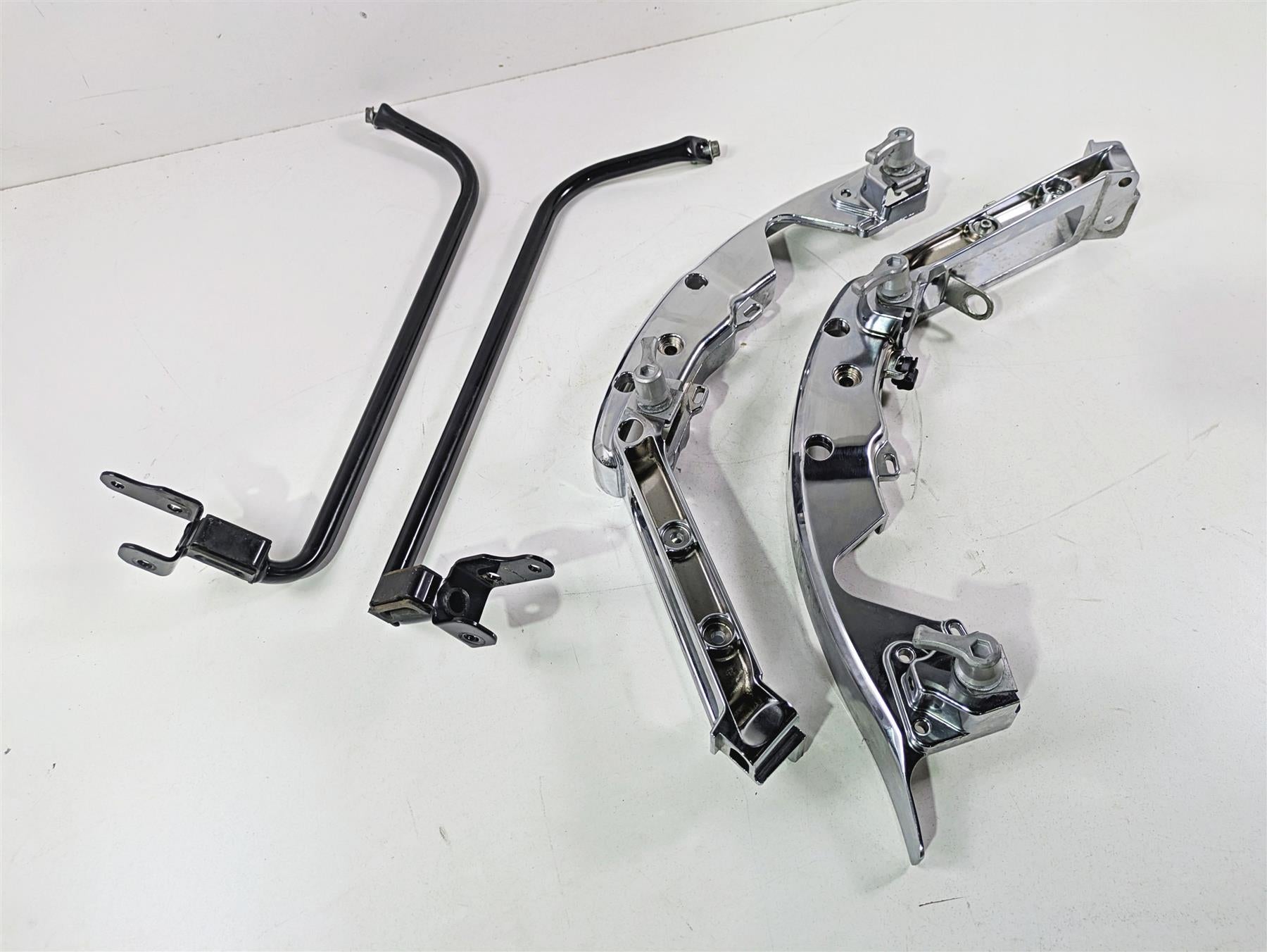 2021 Harley Touring FLTRX Road Glide Saddlebag Rack Holder Carrier Set 90200499 {{ shop.shopifyCountryName }} - Mototech271