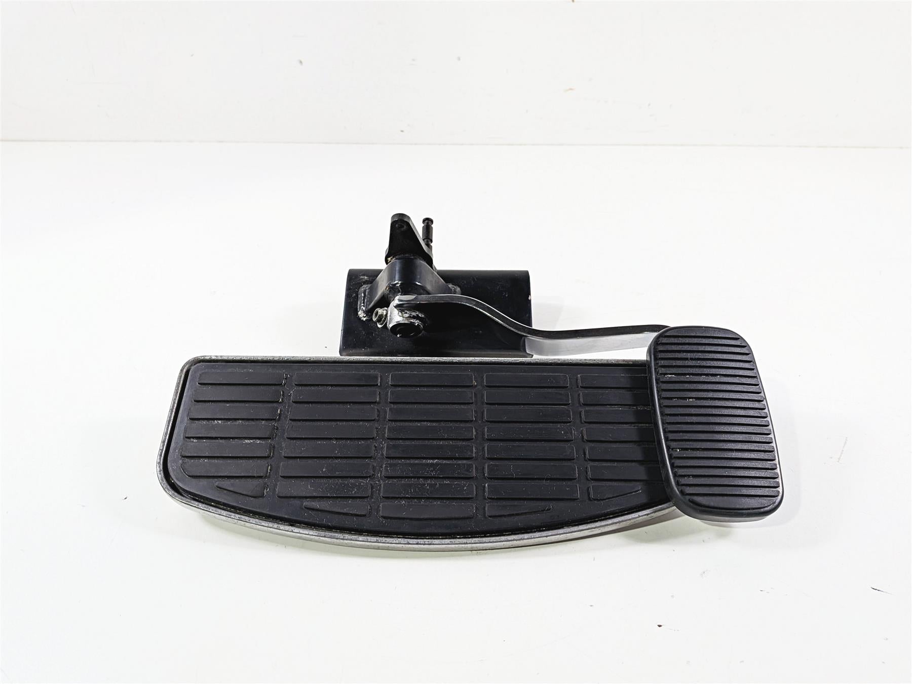 2006 Suzuki C90 VL1500T Boulevard Right Floor Board & Brake Pedal 43510-10F00 {{ shop.shopifyCountryName }} - Mototech271
